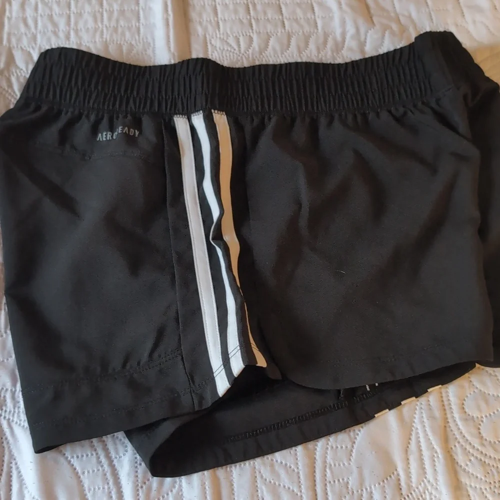 Great pair of Adidas shorts! Classic! Small - Picture 3 of 3
